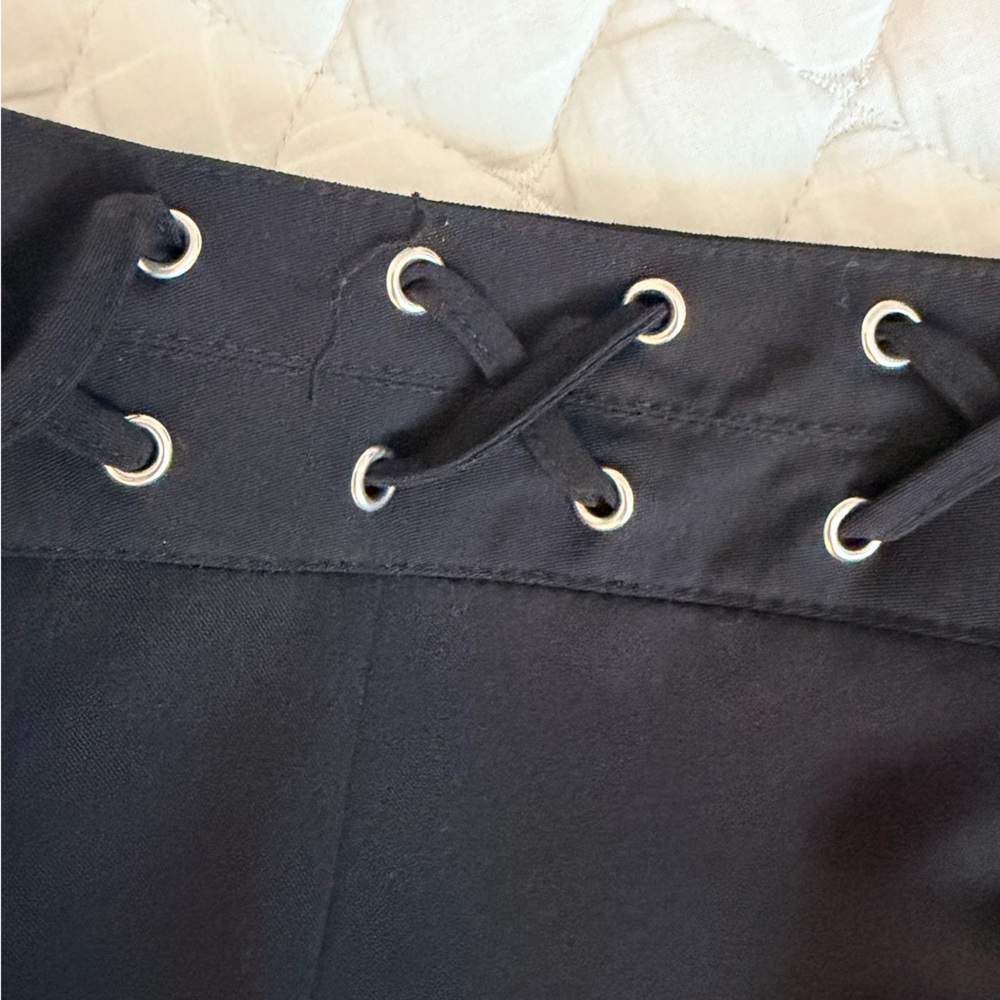 Elegant Black Women's Trousers - Picture 3 of 5